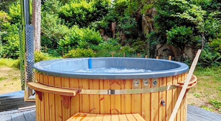 Vacation home with jacuzzi | Pets allowed — photo 4