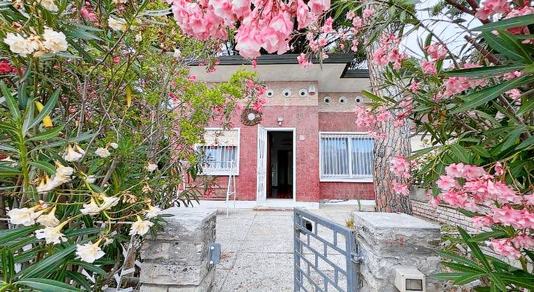 Intera casa, 100 m dal mare, grande giardino in Jesolo