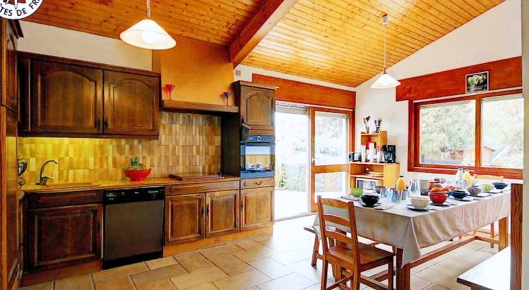 Vacation home with pool — photo 3