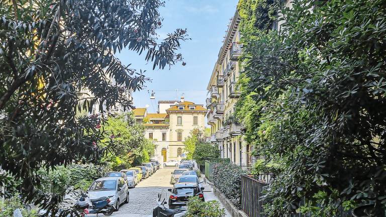 Apartment with yard | City view — photo 2