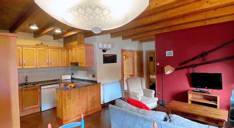 Apartment with patio & hot tub | Perfect for remote work — photo 5