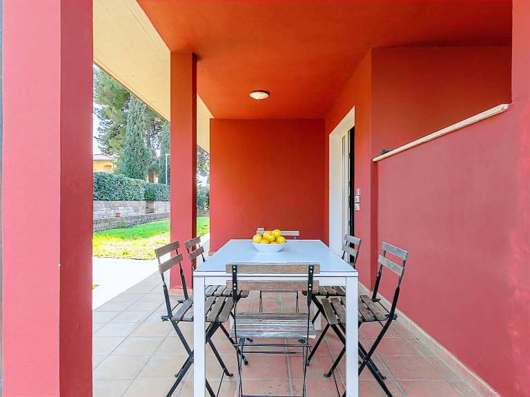 Apartment with pool, patio & garden | Pet-friendly — photo 3