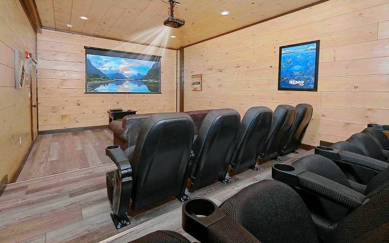 Cabin with jacuzzi, patio & private pool | Mountain view — photo 3