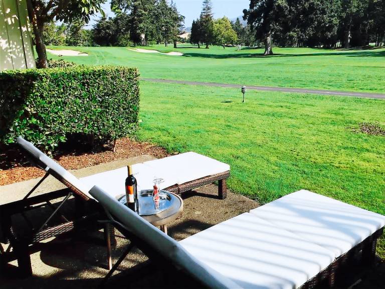 Luxury Napa Getaway Golf Views King Bed