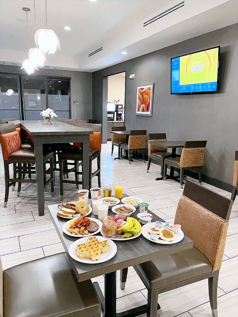 Comfort Suites Near Sam Houston Race Park