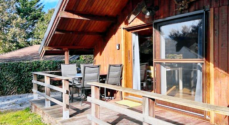 Chalet with terrace, yard & barbeque — photo 4