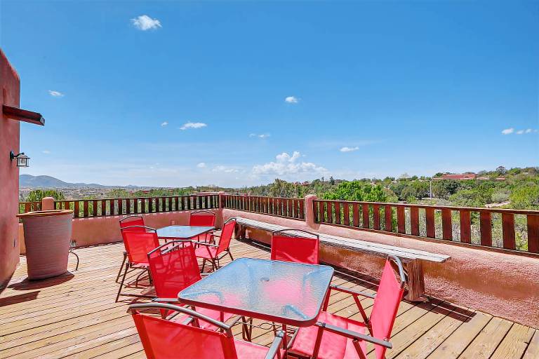 ‘Casa al Reves’ Pueblo-Style House with Views! — photo 2