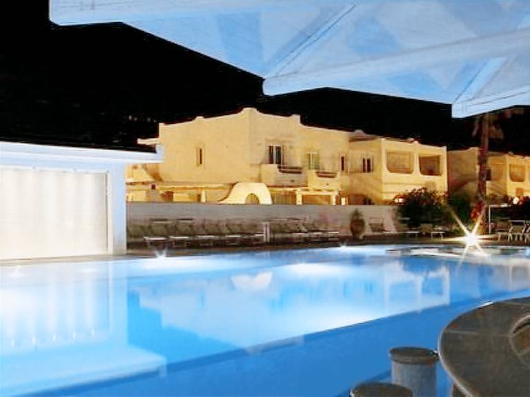 Holiday apartment with patio & pool — photo 3