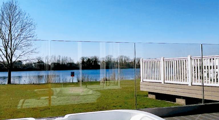 Lodge with BBQ & hot tub — photo 4