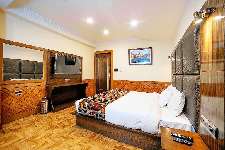 Palette Opera Inn