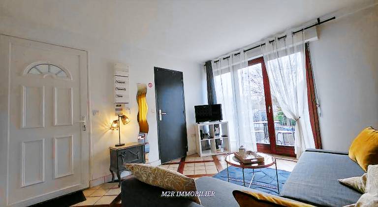 Apartment with garden, BBQ & patio in Meaux