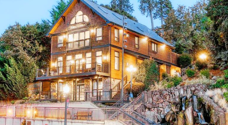 Serviced apartment with garden & barbeque in Hood River, OR