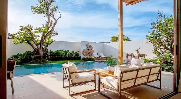 Villa with pool — photo 5