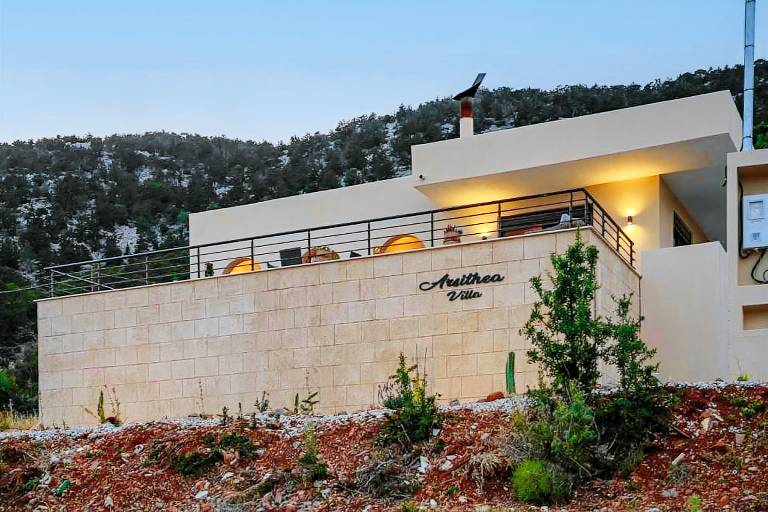 Βίλα  Μονόλιθος