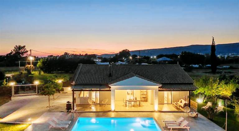 Βίλα Παραλία Ξι