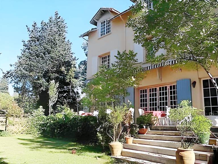Logis Hotel Le Blason de Provence in Monteux