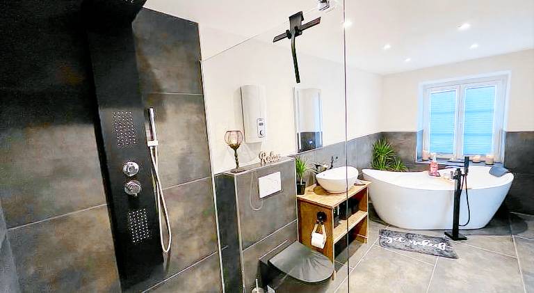Rental apartment with hot tub — photo 2