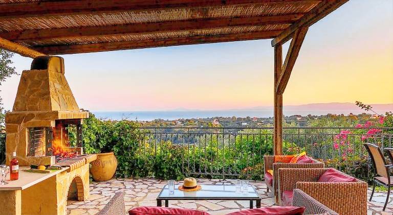 Villa with terrace, barbeque & garden — photo 4