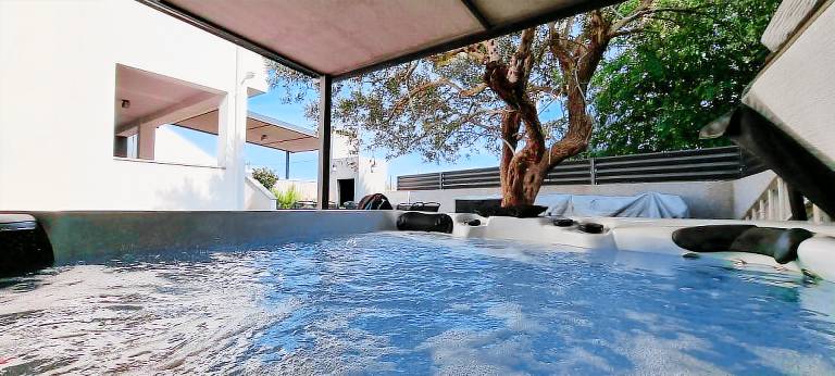 Children-friendly holiday apartment with jacuzzi, BBQ & private pool | Good for workation | Pets are welcome in Trogir