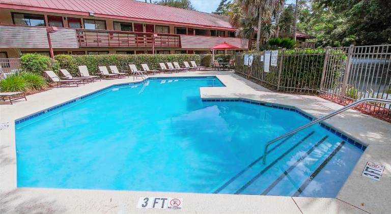 Red Roof Inn Hilton Head Island — photo 2