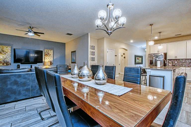 Vacation home with grill, hot tub & private pool — photo 4