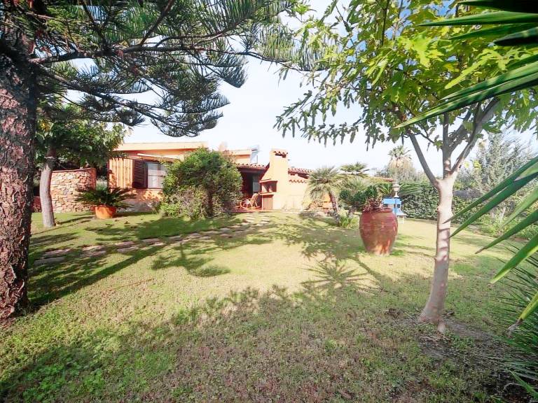 Pleasant vacation home with yard, patio & barbeque | Next to the beach | Pets are welcome — photo 3