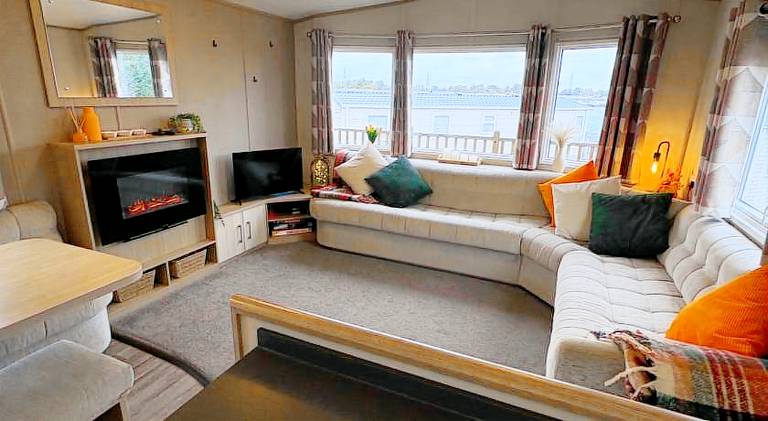 Stunning Clearwater Lake View Caravan — photo 2