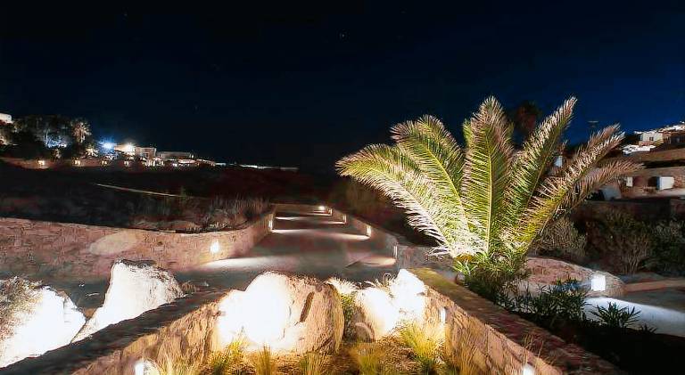 Villa with pool — photo 2