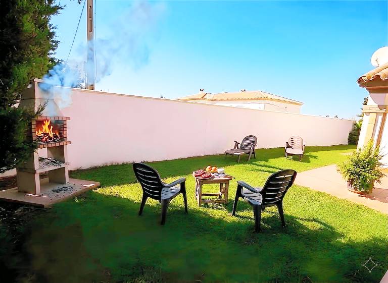 Rental apartment with fast internet & BBQ | Sea view — photo 2