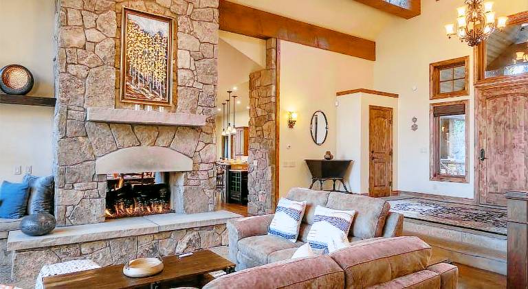 House with hot tub, BBQ & patio | Suitable for remote work — photo 2