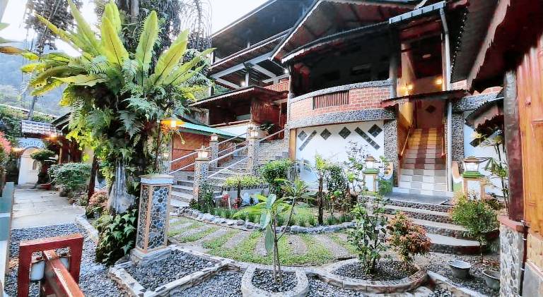 Sam s Bungalows And Treks
