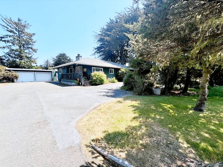 Vacation home with BBQ in Bandon, OR