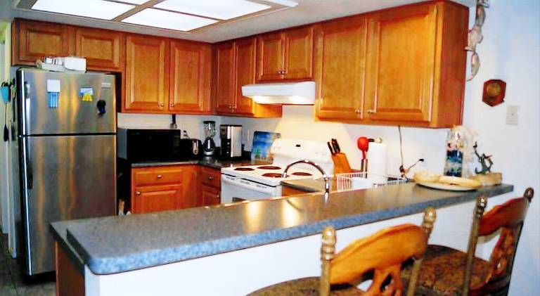 Parklane 105 2-3 minute walk to beach access — photo 4