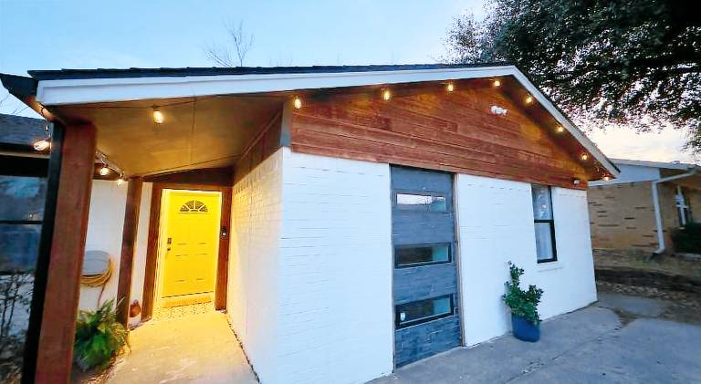 House with 1 room for 10 persons in Denton, TX
