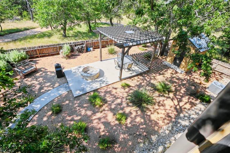 Child-friendly house with grill & fast internet | City view | Pets allowed — photo 3
