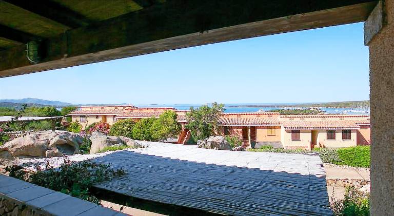Holiday apartment with pool & patio — photo 4
