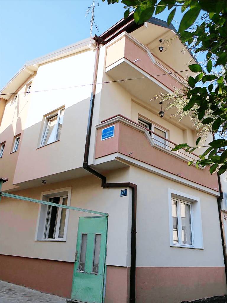 House  Center