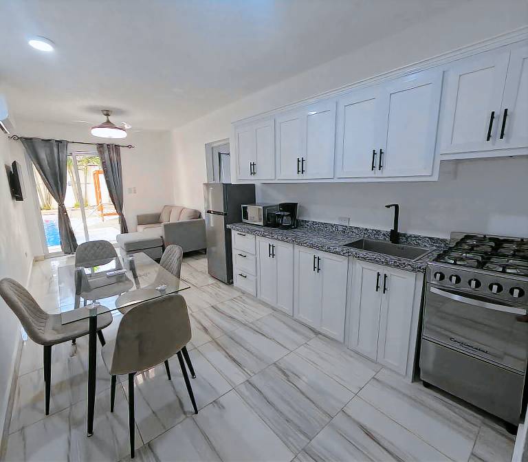 Child-friendly apartment with BBQ & pool | Beach nearby | Pets allowed — photo 2