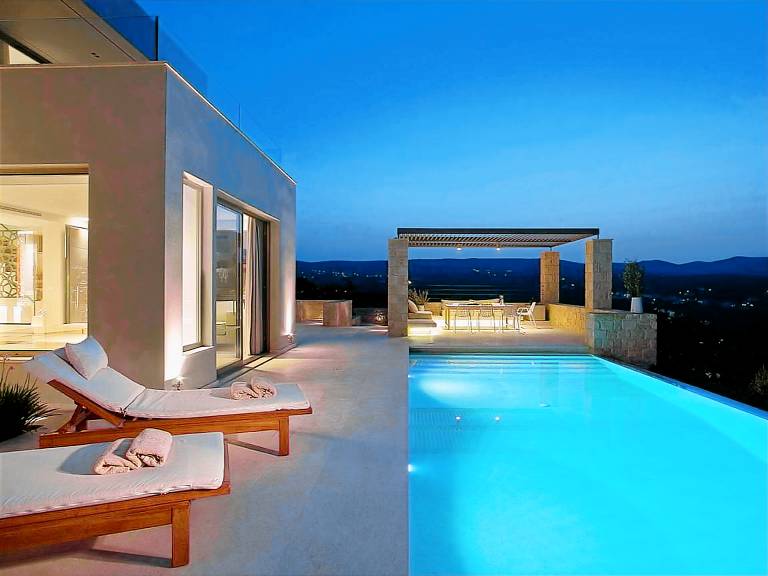 Fully equipped vacation home with garden, patio & private pool | Pet-friendly — photo 4