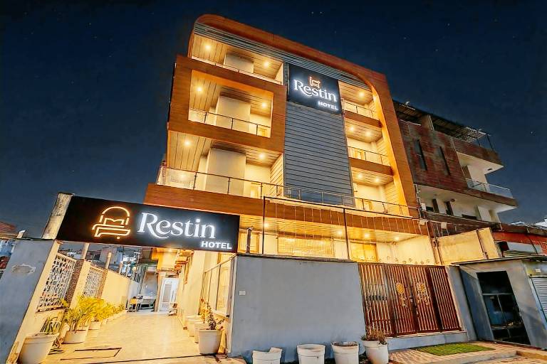 Restin Hotels near Botanical garden in Noida