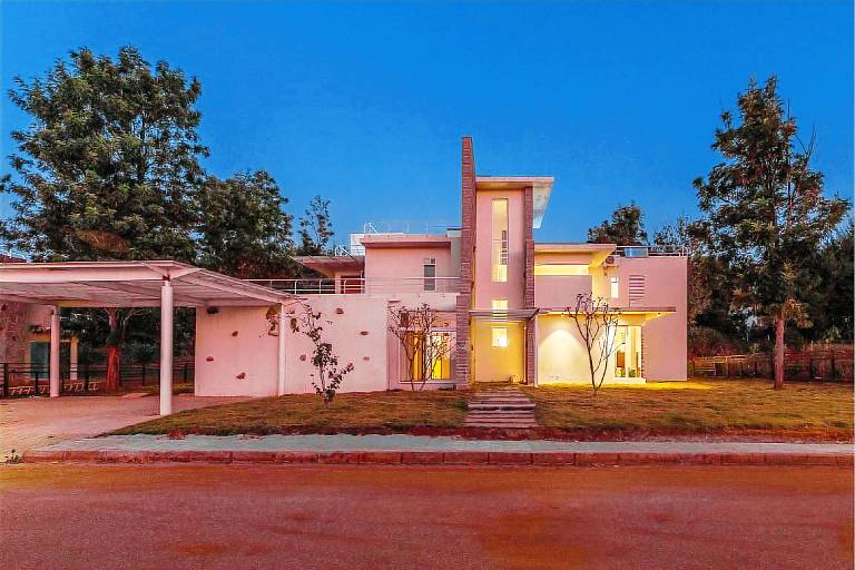 Fully equipped ample villa with terrace, yard & grill | Pets allowed in Anekal
