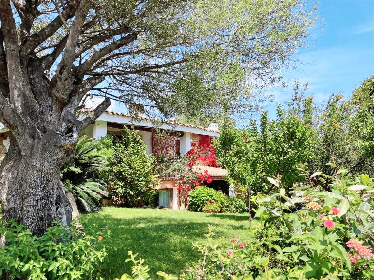 Family-friendly villa with barbeque & garden | Garden view | Dogs allowed — photo 3