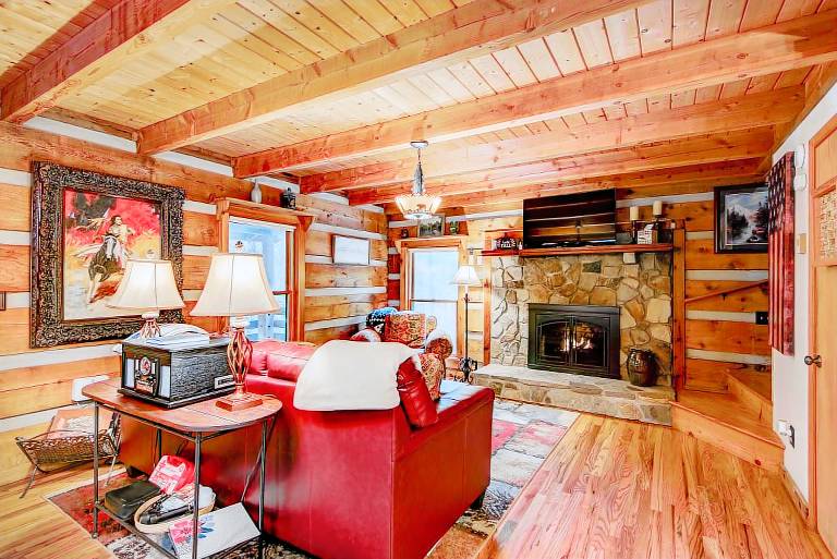 Casa Haven - Romantic forest cabin with hot tub and creek! — photo 4