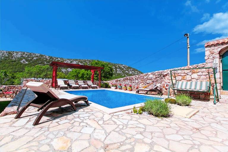 Fully equipped nice vacation home with terrace, private pool & sauna | Pets allowed — photo 2