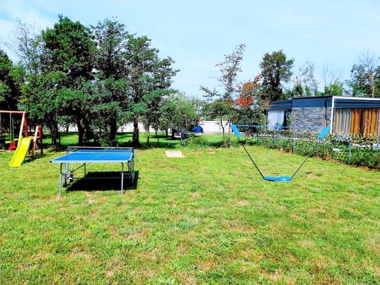 Family-oriented house with private pool, terrace & jacuzzi | Nature view | Pets are welcome — photo 3