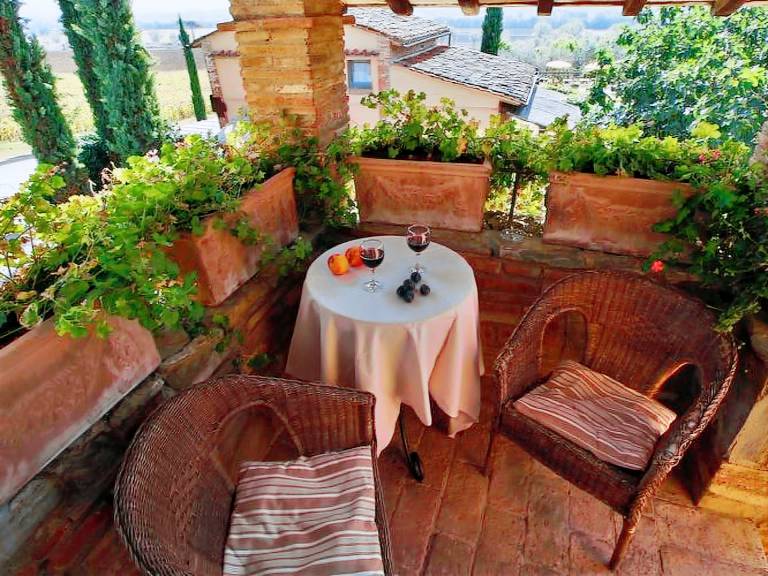 Rental apartment with barbecue, pool & patio — photo 3