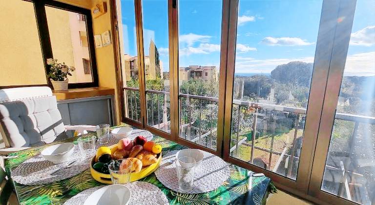 Fully equipped rental apartment with patio & pool | Pet-friendly — photo 4