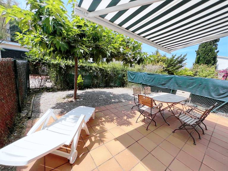 Family-oriented big vacation home with BBQ, yard & pool | Beach nearby | Dogs allowed — photo 3