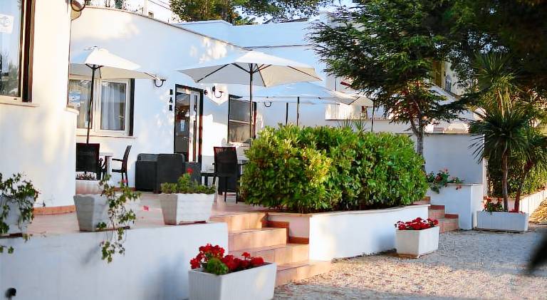 Serviced apartment with yard & patio in Vieste