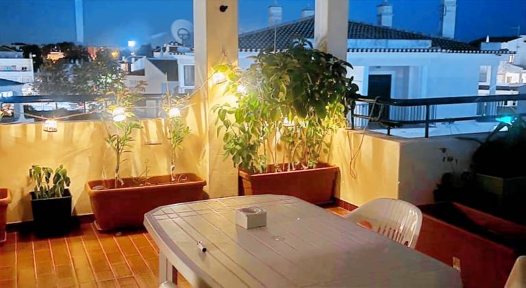 Apartment with pool — photo 4